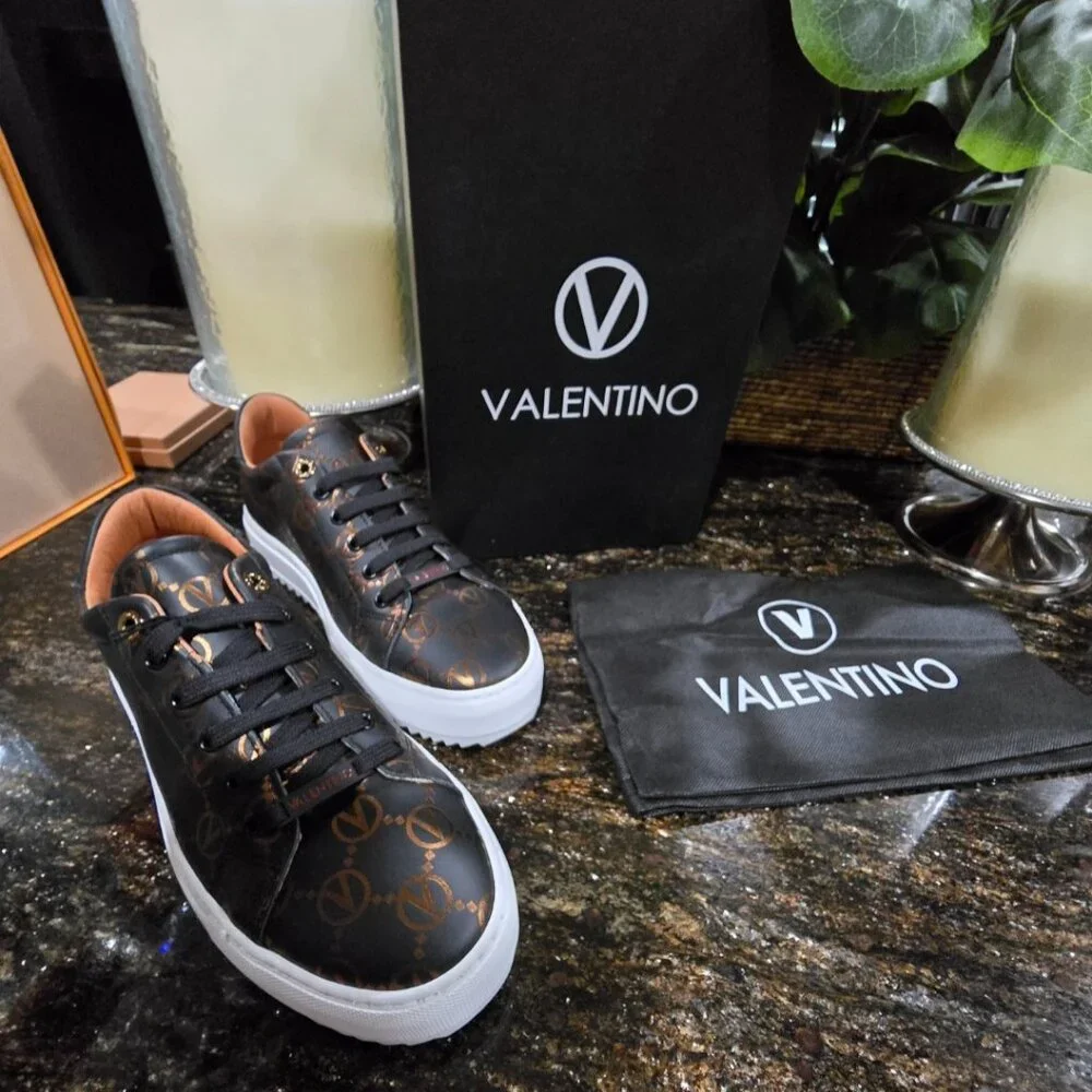 NWT/NIB Woman's Authentic Valentino Beatrice Black Leather Mono Embossed Shoes - Picture 1 of 14